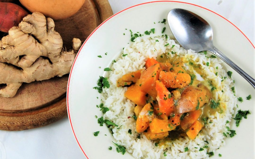 SÜSSKARTOFFEL-BUTTERNUSKÜRBIS EINTOPF MIT KOKOS UND KICHERERBSEN DAZU BASMATI-REIS