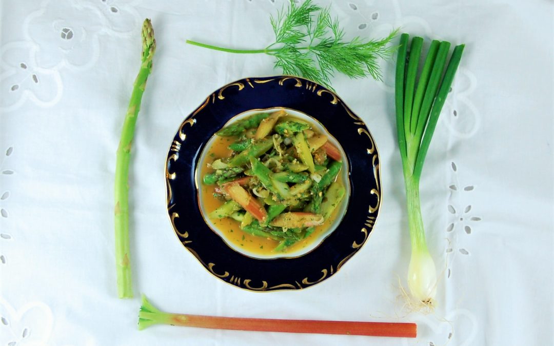 WARMER SPARGEL-RHABARBER-SALAT MIT ORANGENVINAIGRETTE