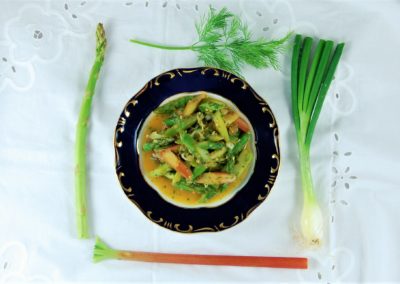WARMER SPARGEL-RHABARBER-SALAT MIT ORANGENVINAIGRETTE