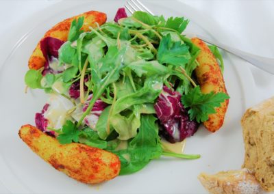 FRÜHLINGSSALAT MIT PAPRIKA-KIPFLER