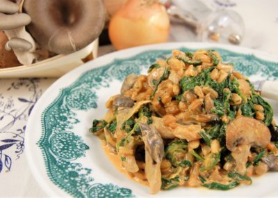 GRÜNKERN MIT PILZEN UND SPINAT