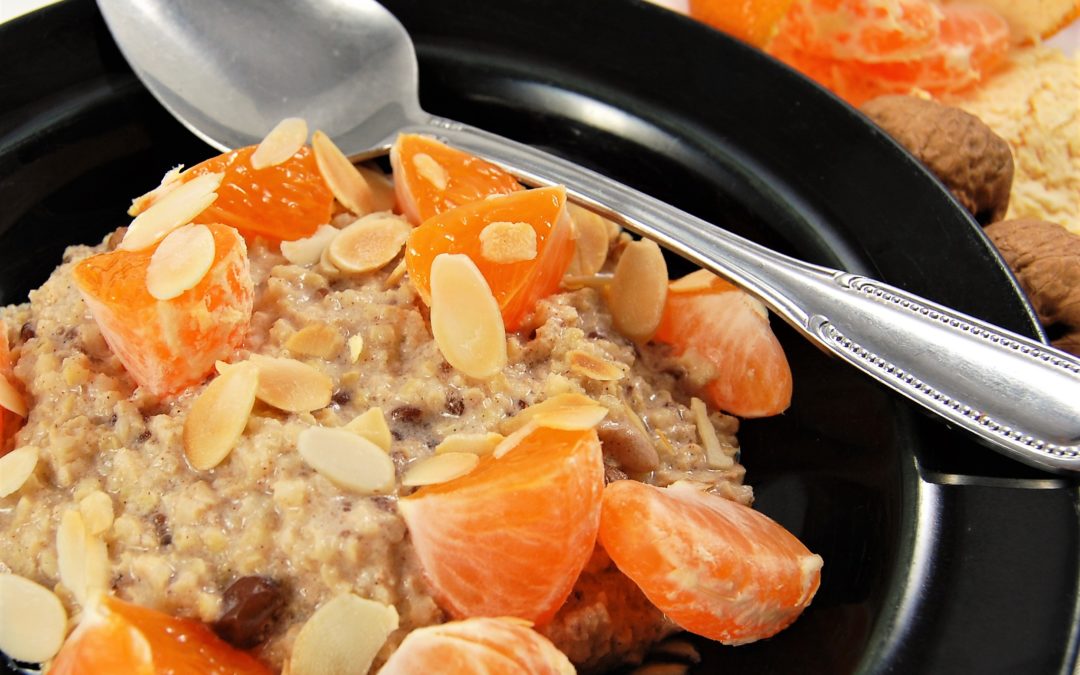 HIRSEPORRIDGE MIT NÜSSEN UND MANDARINE