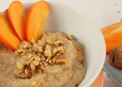 WARMES KAMUTFRÜHSTÜCK MIT KHAKI