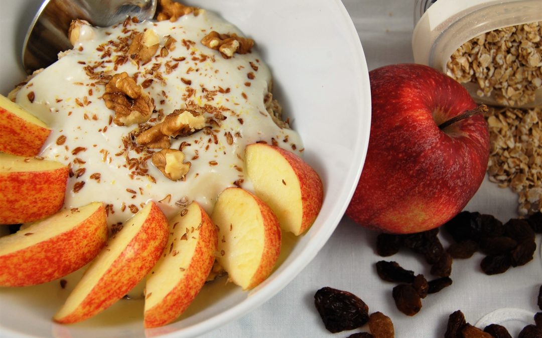 CREMIGE MÜSLIMISCHUNG MIT WALNÜSSEN UND OBST